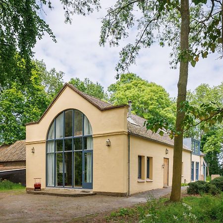 Koetshuis landgoed Iepenoord Oostkapelle Buitenkant foto