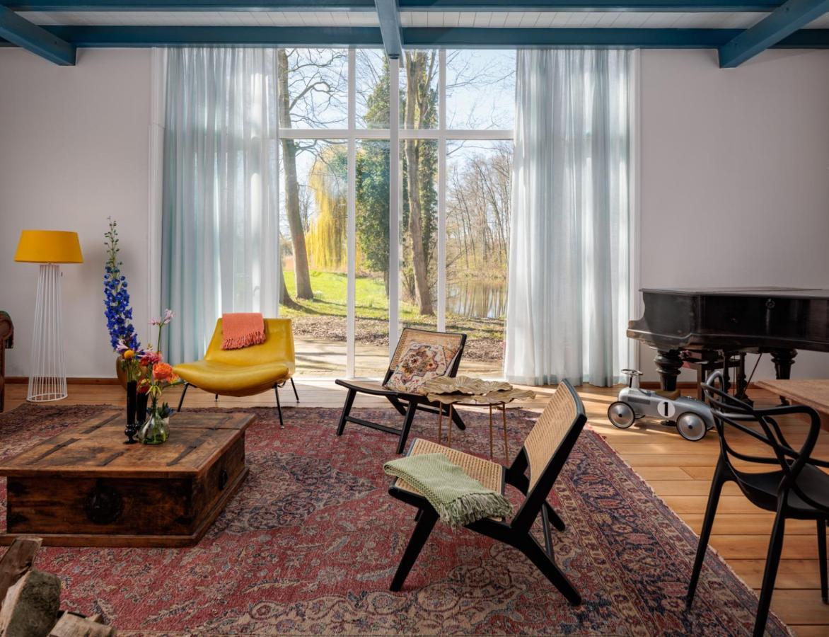 Koetshuis landgoed Iepenoord Oostkapelle Buitenkant foto